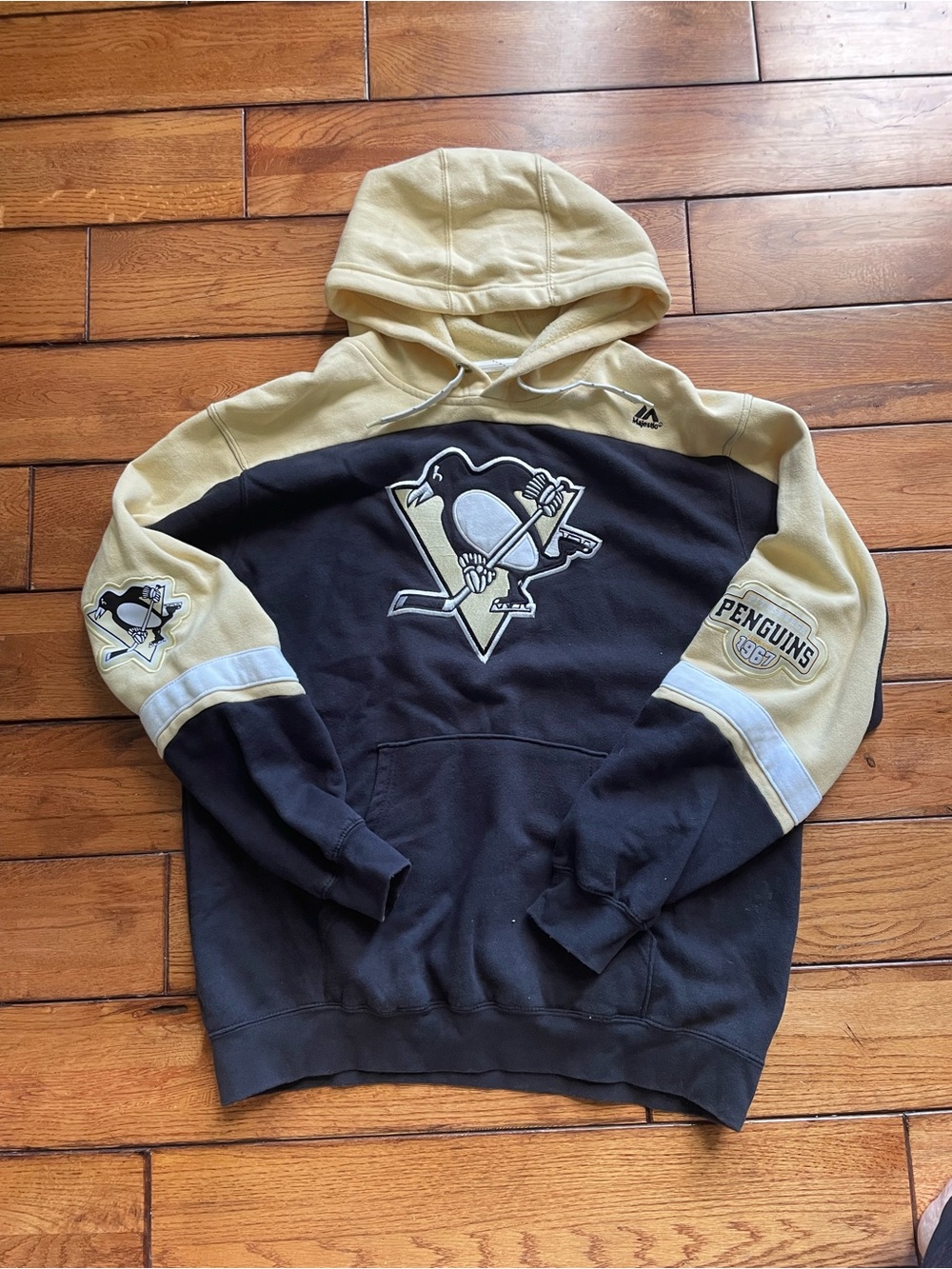 Majestic Pittsburgh Penguins Black and Gold Crewneck Hoodie